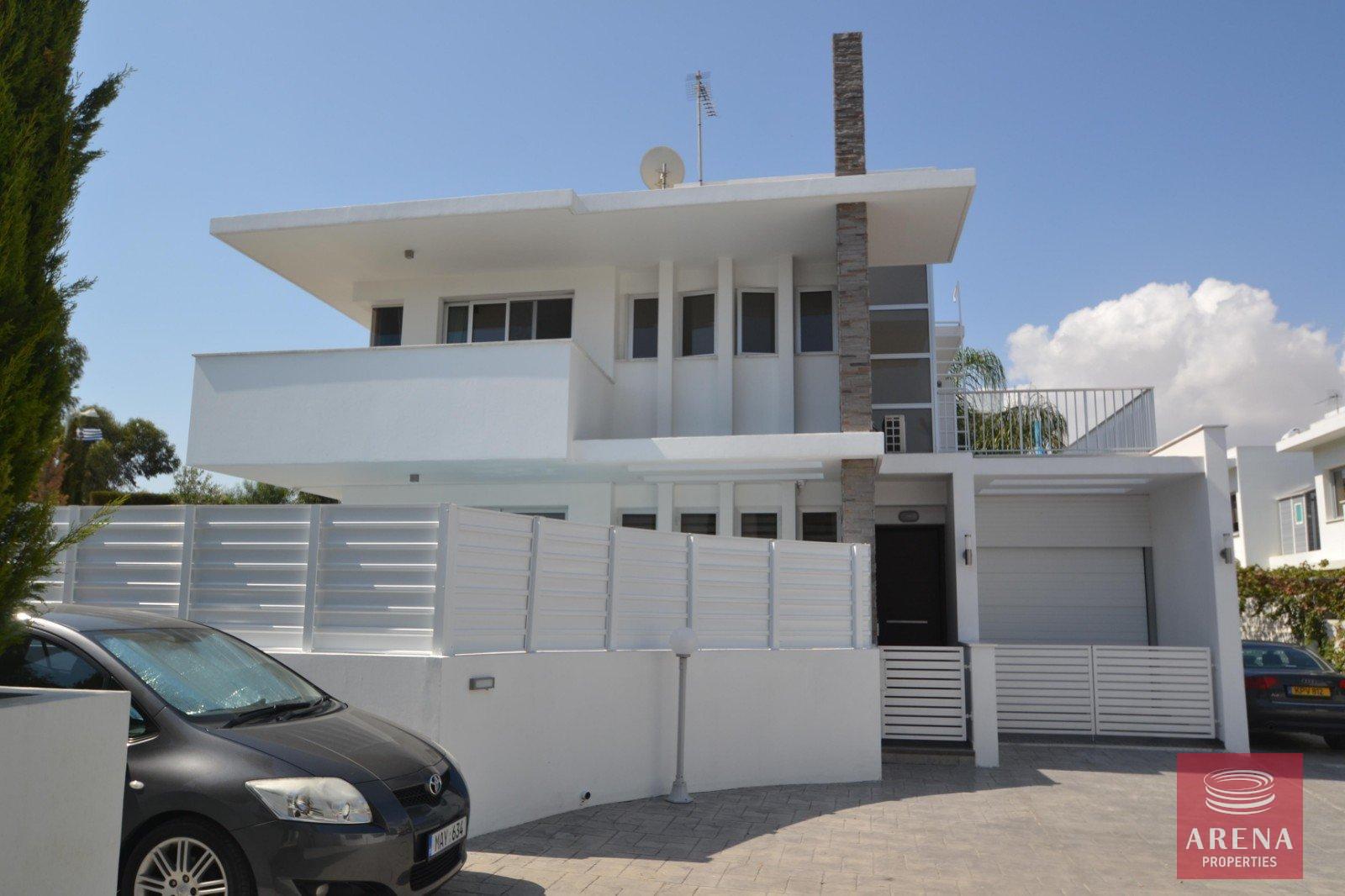 1-1-VILLA-IN-LIVADIA-2