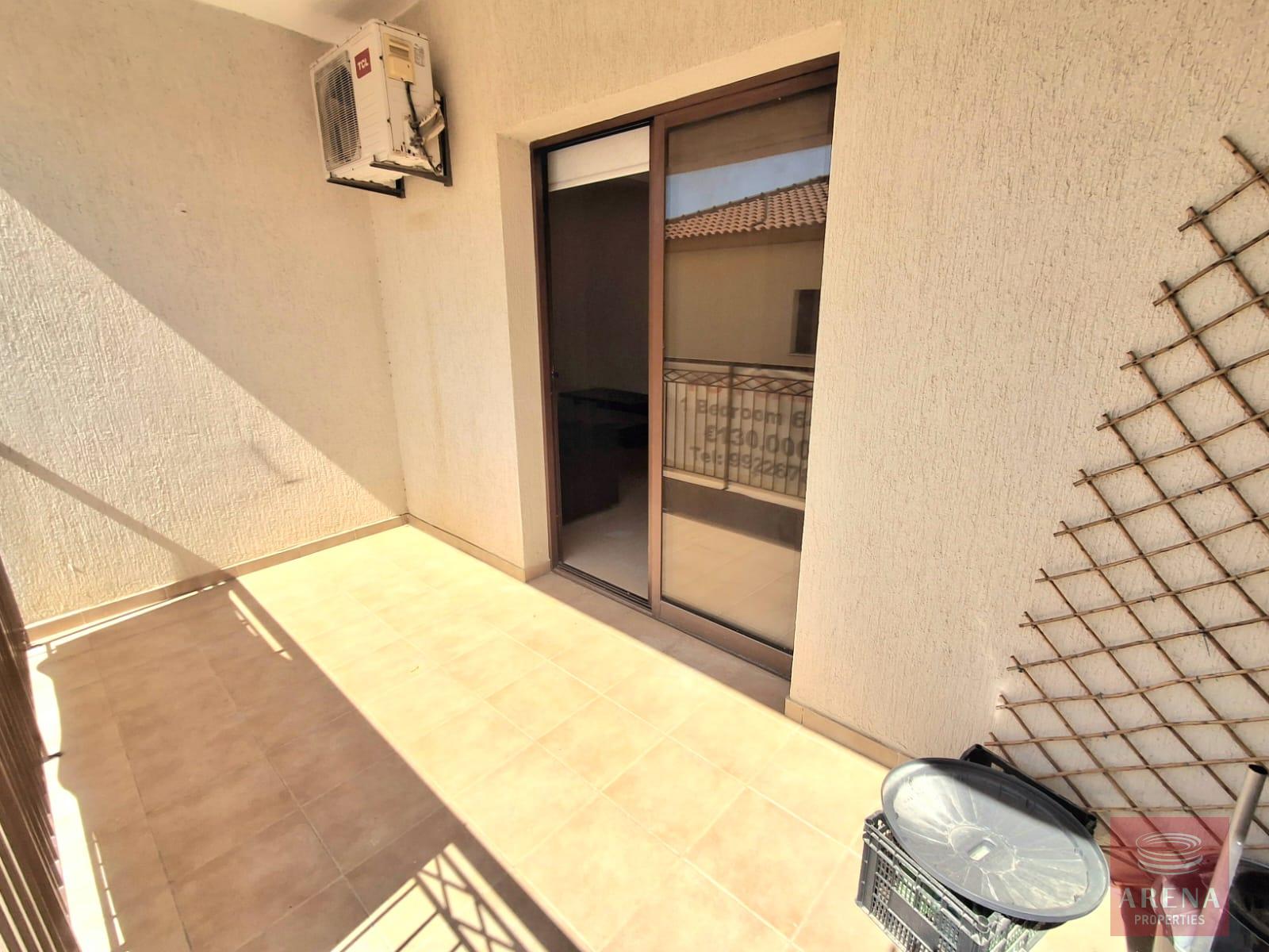 1-1-bed-apt-aradippou-9436-8