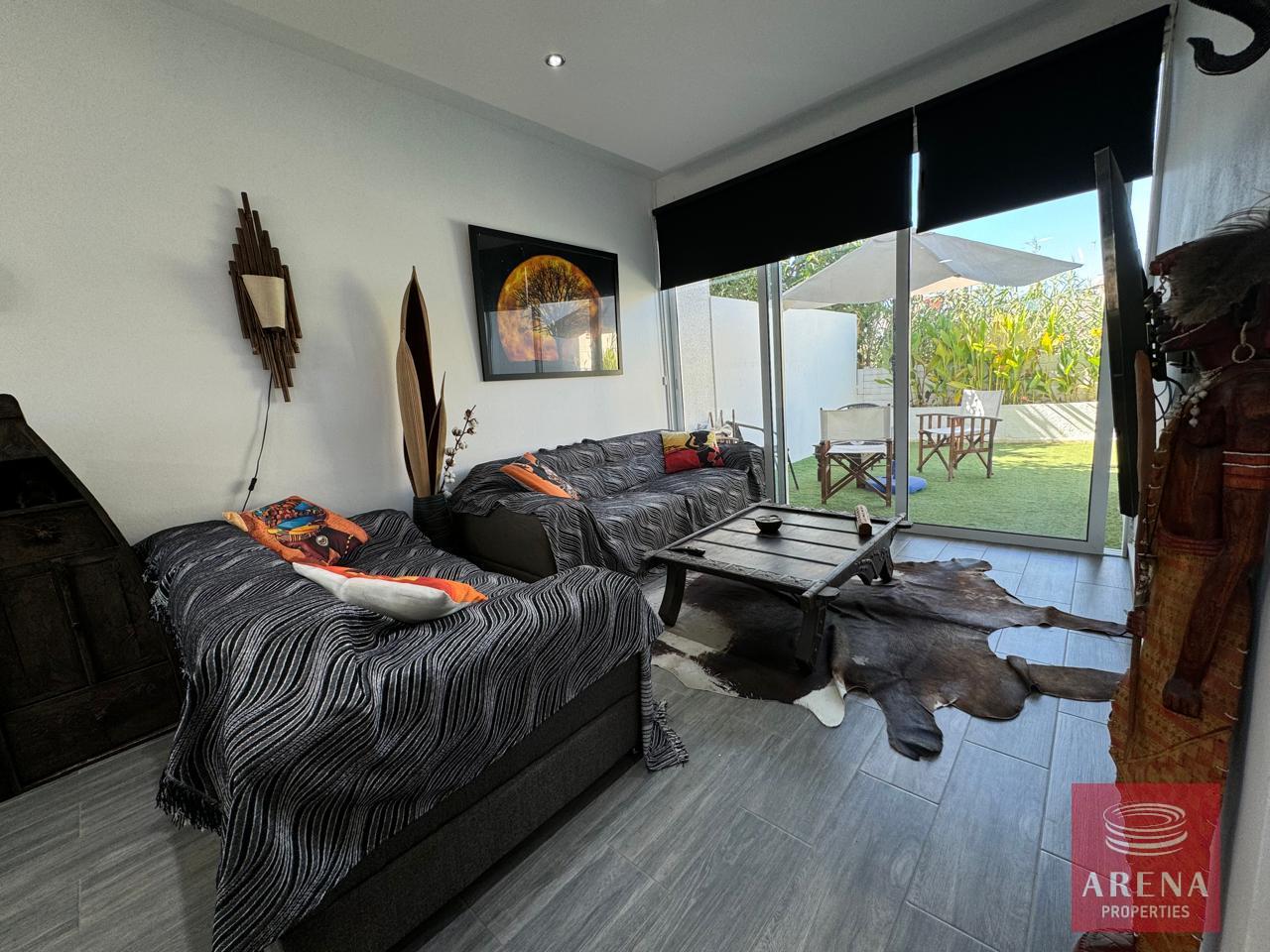 1-2-BED-APT-PARALIMNI-6217