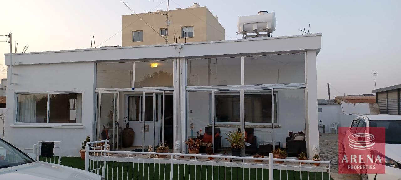 1-2-bed-bungalow-in-derynia-6062-1