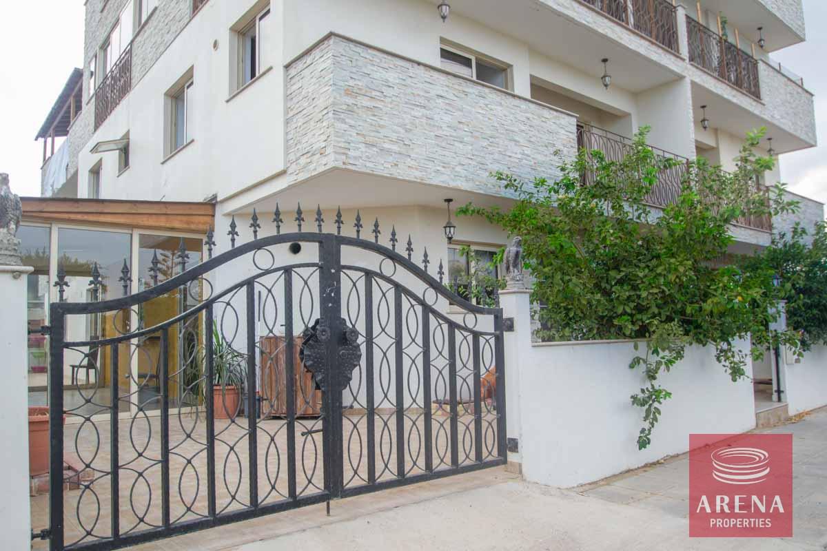 1-3-BED-APT-DERYNIA-5784-1-2