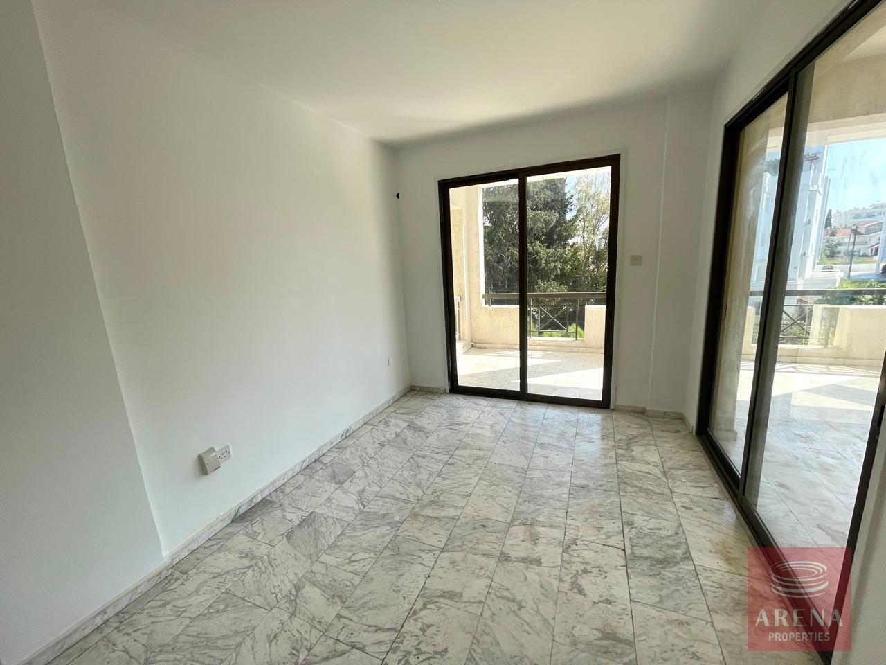 1-3-BED-APT-FANEROMENI-9325-13