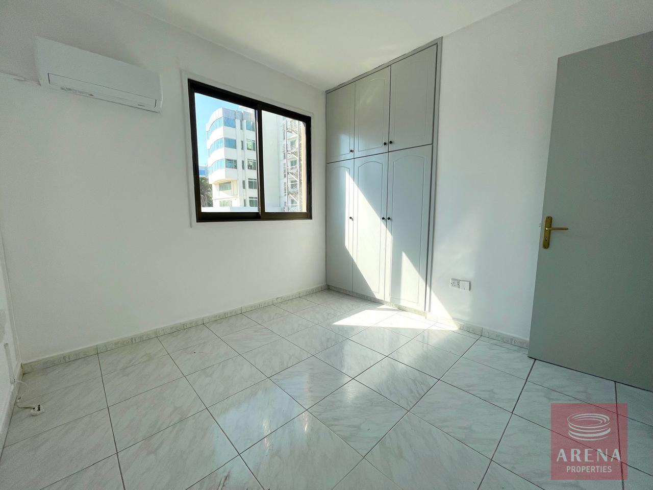1-3-BED-APT-FANEROMENI-9325-18