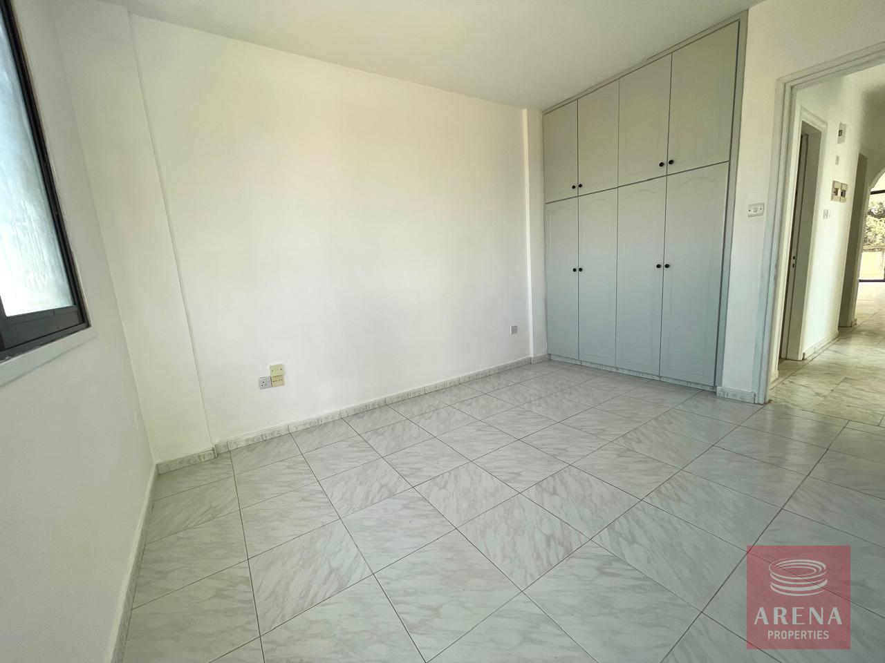 1-3-BED-APT-FANEROMENI-9325-23