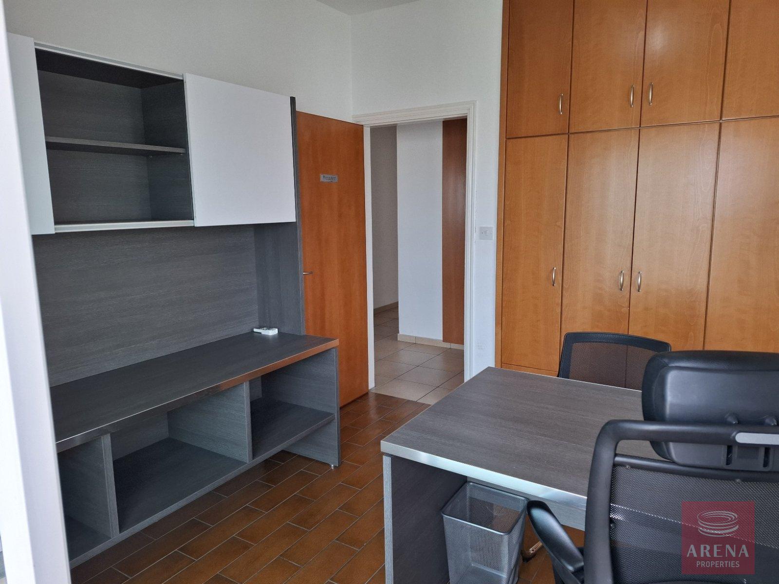 1-3-BED-APT-STROVOLOS-9889-31-1