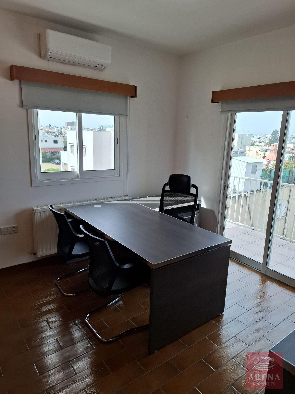 1-3-BED-APT-STROVOLOS-9889-35-1