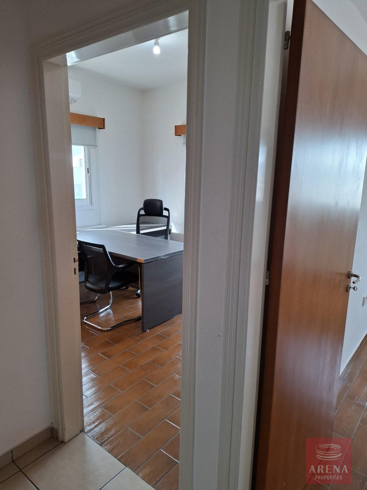 1-3-BED-APT-STROVOLOS-9889-37-1