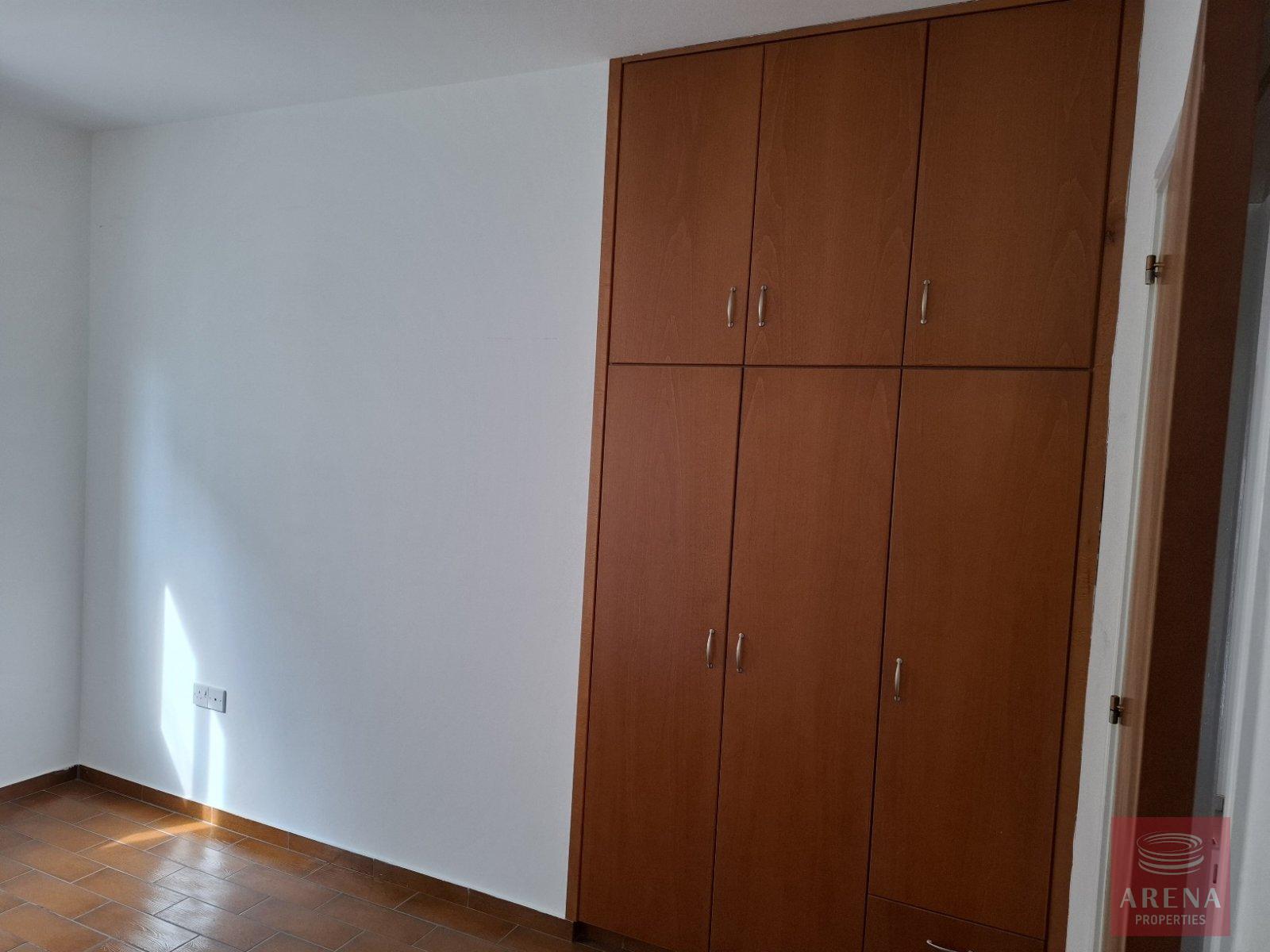 1-3-BED-APT-STROVOLOS-9889-40-1