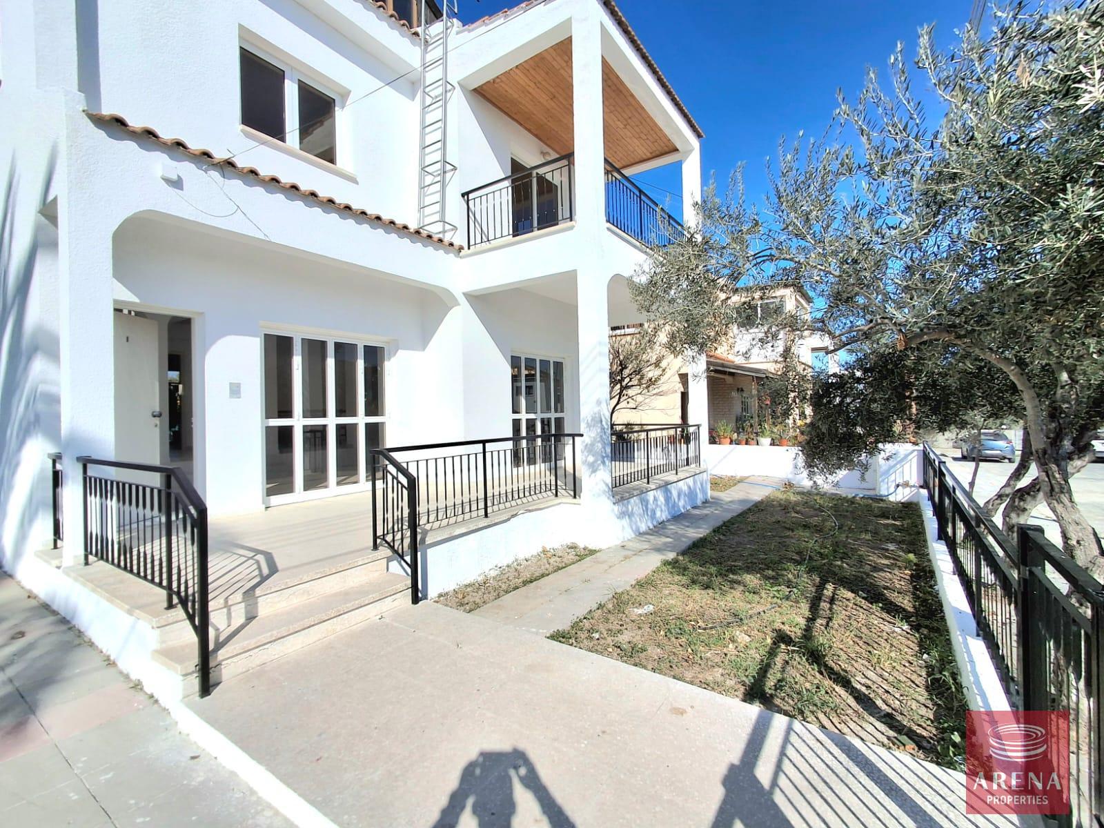 1-3-BED-VILLA-ARADIPPOU-9115
