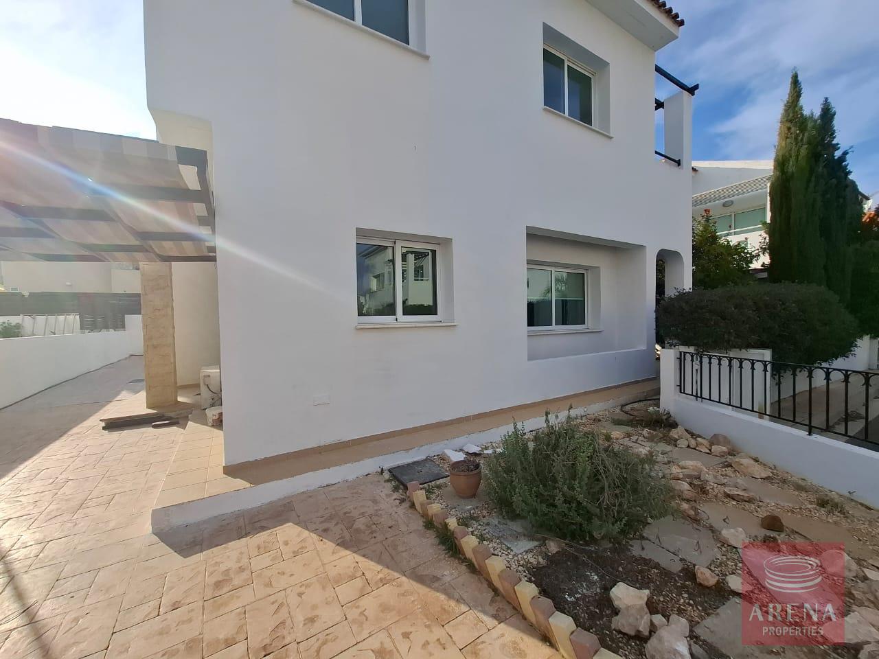 1-3-BED-VILLA-FOR-RENT-IN-AYIA-TRIADA-9516-3