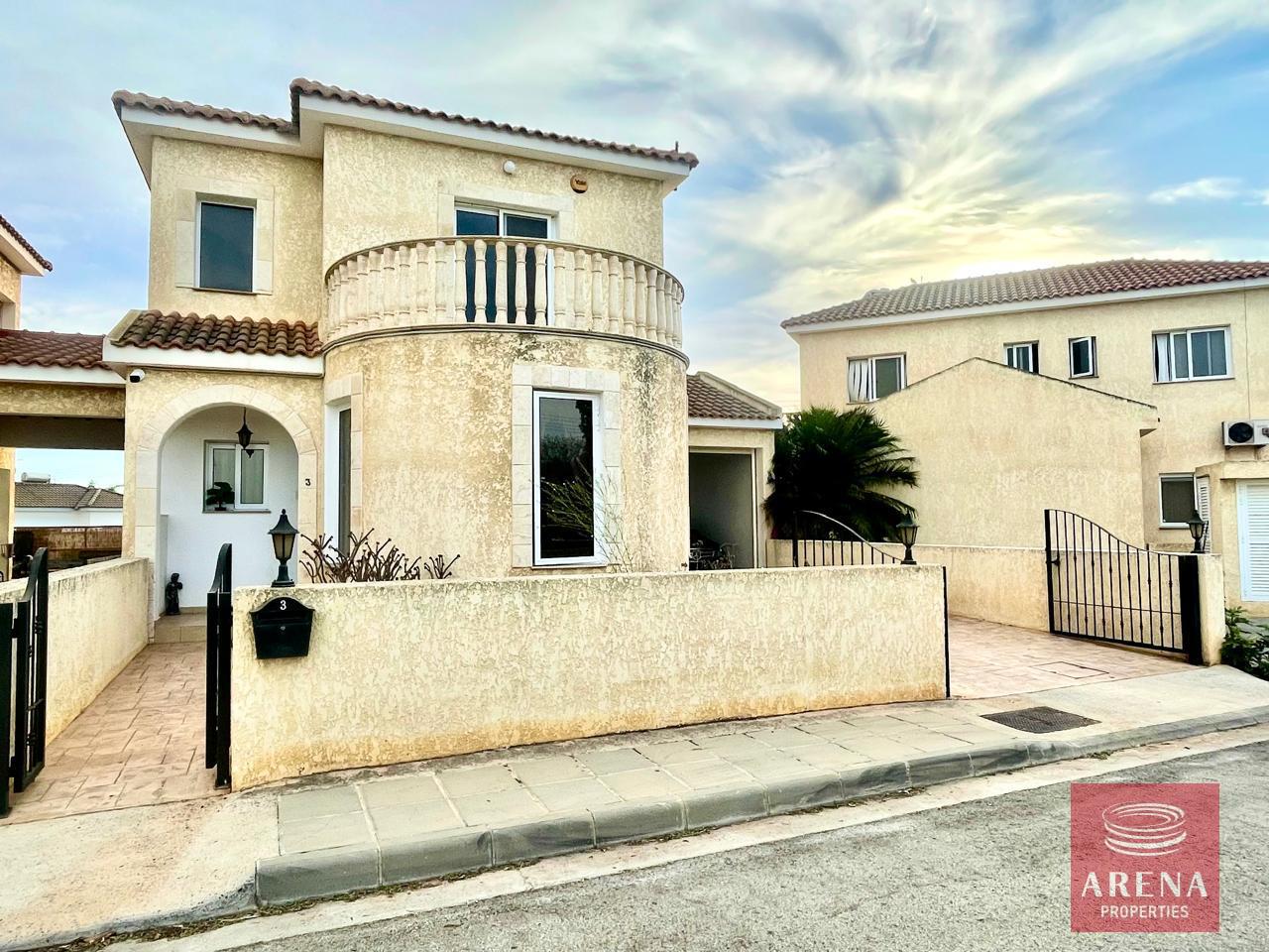 1-3-BED-VILLA-FRENAROS-8586