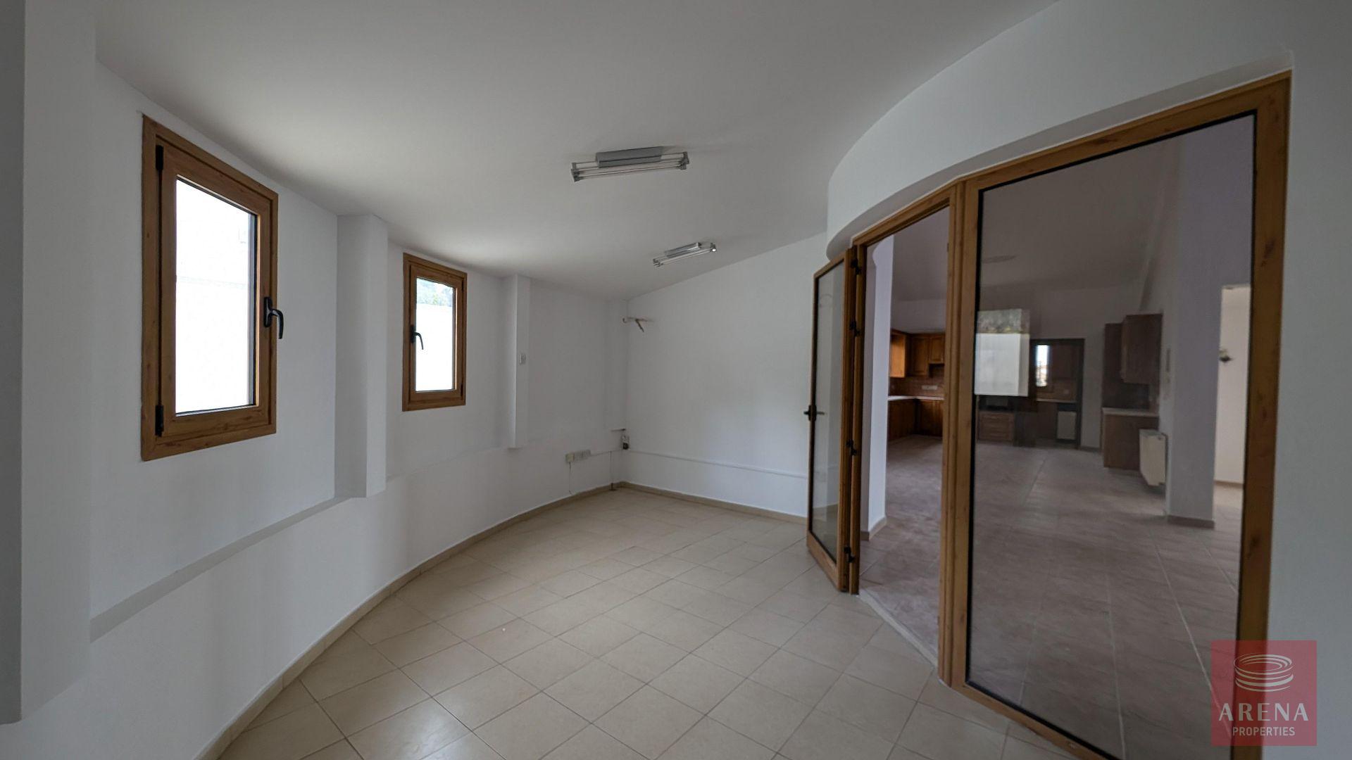 1-3-bed-bungalow-inmaroni-9468-24