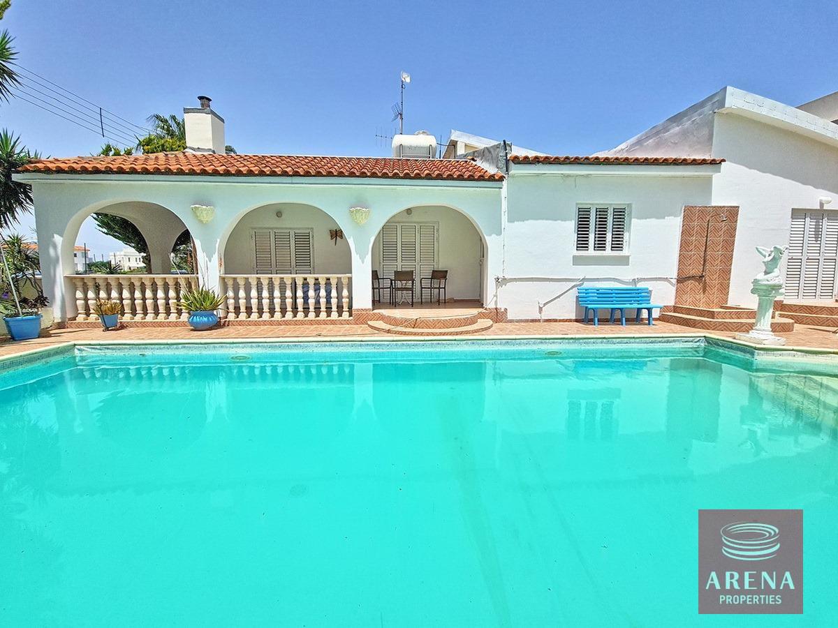 1-4-BED-BUNGALOW-PARALIMNI-8979