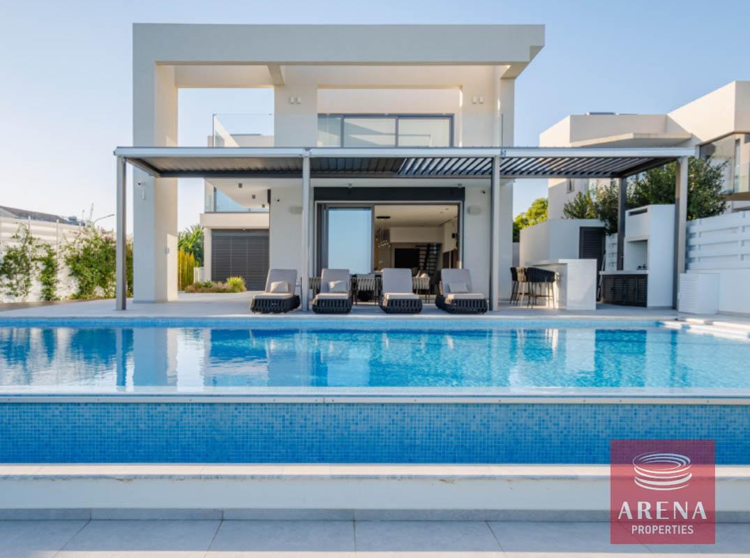 1-4-BED-VILLA-IN-AYIA-THEKLA-8950