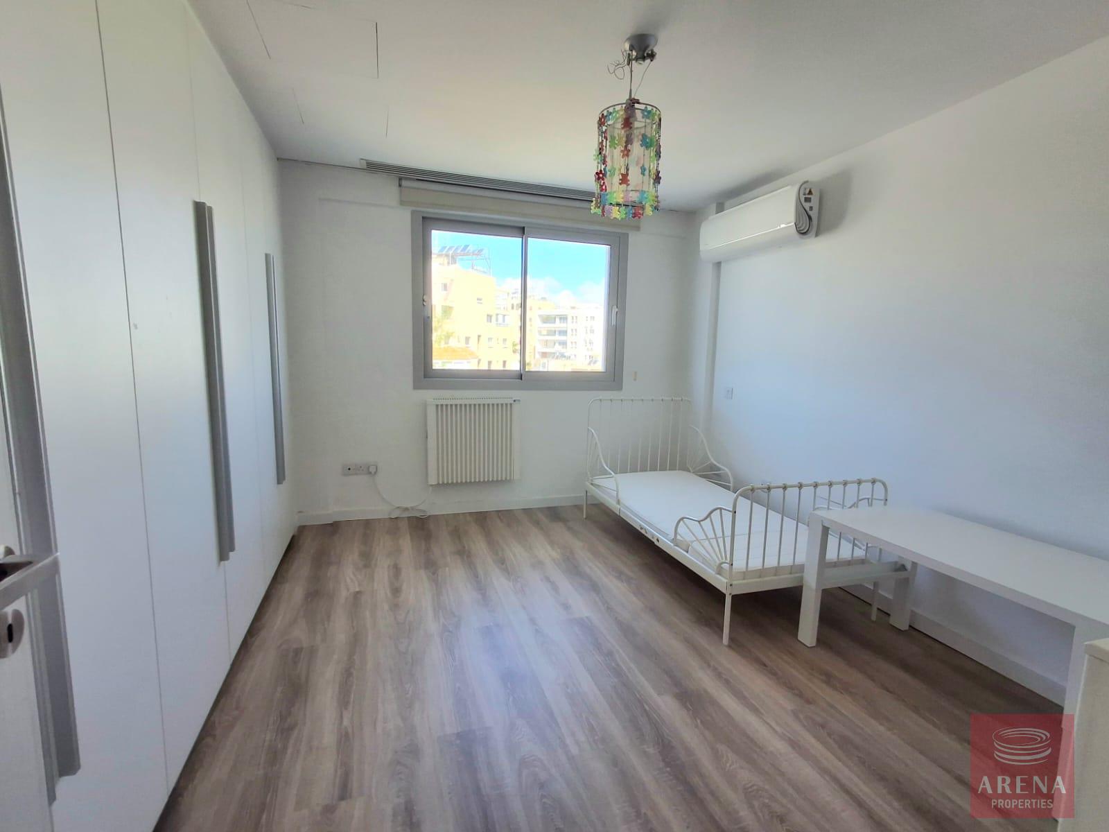 1-4-bed-apt-for-rent-9433-16