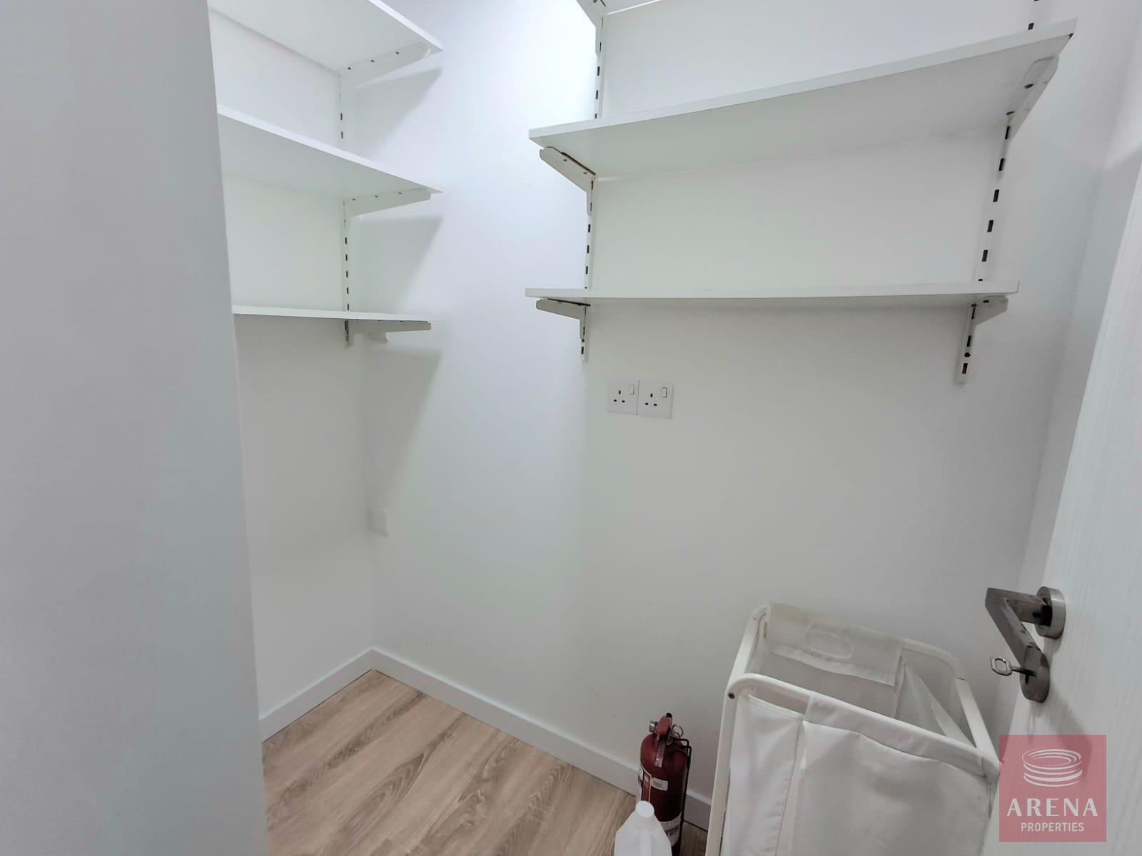 1-4-bed-apt-for-rent-9433-18