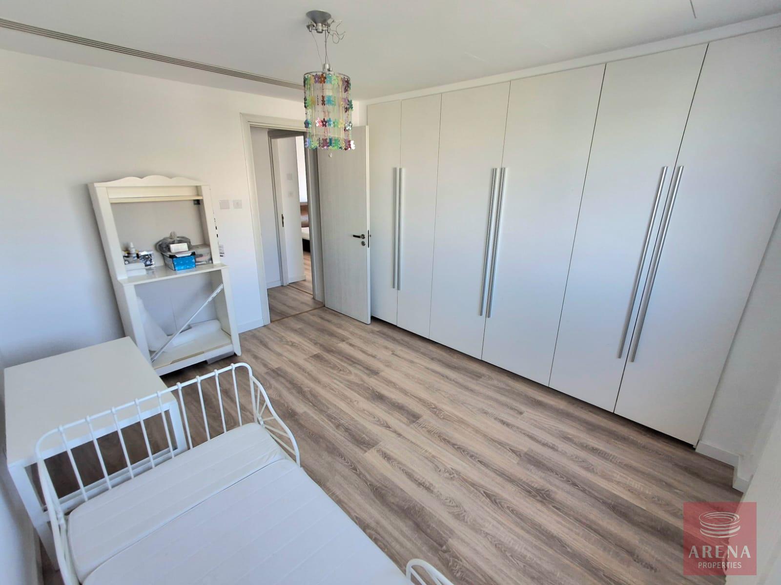 1-4-bed-apt-for-rent-9433-21