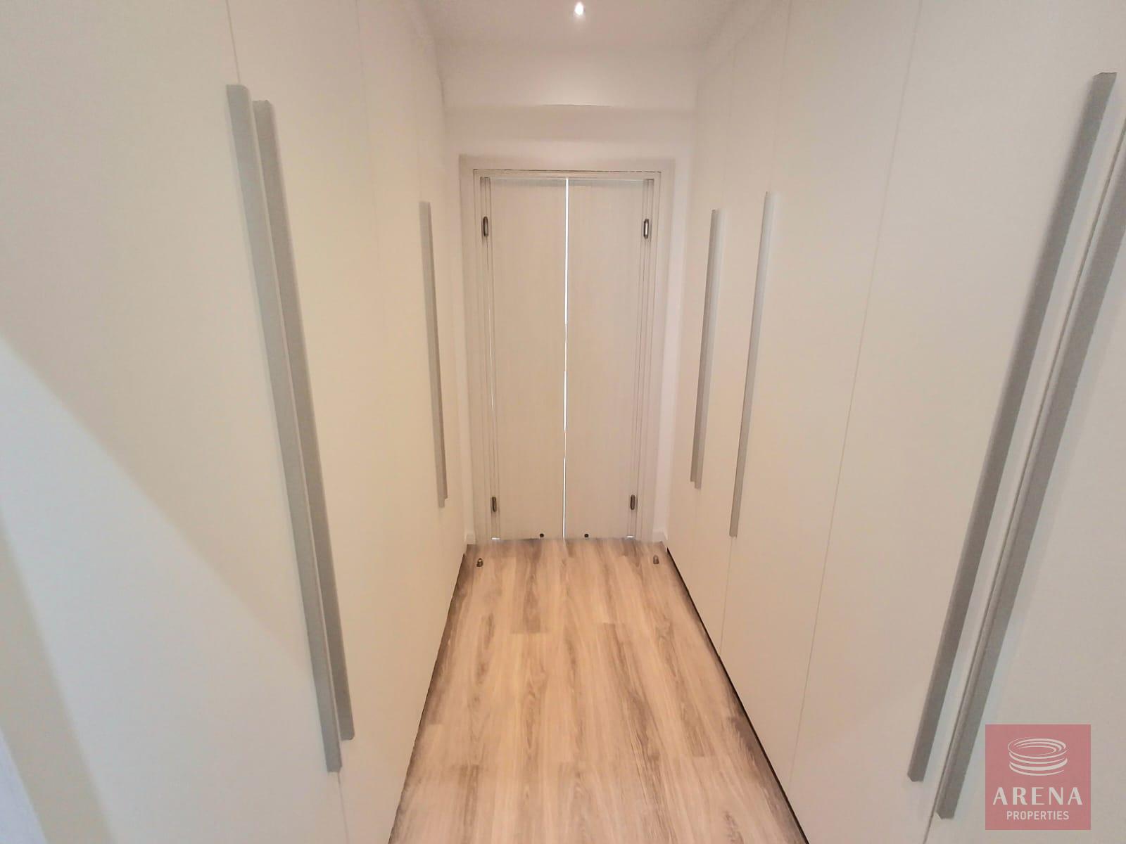 1-4-bed-apt-for-rent-9433-23