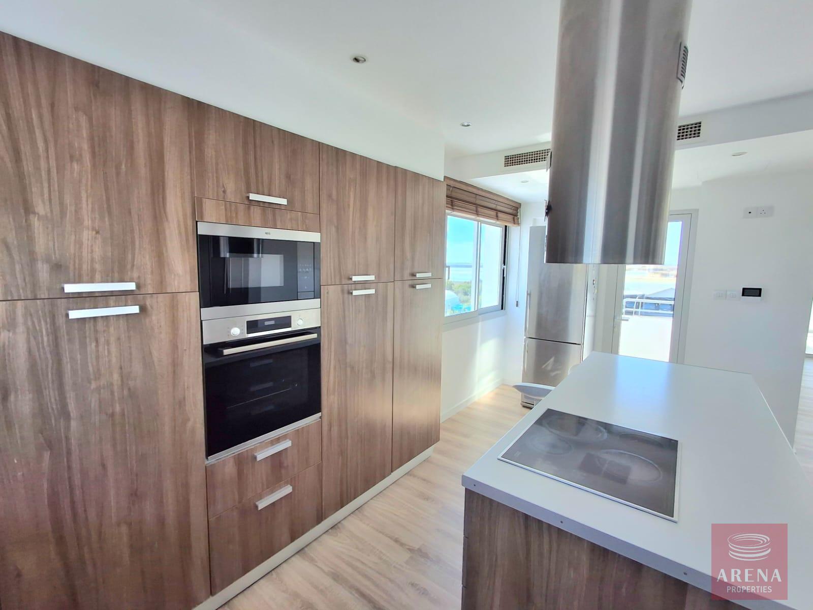 1-4-bed-apt-for-rent-9433-24