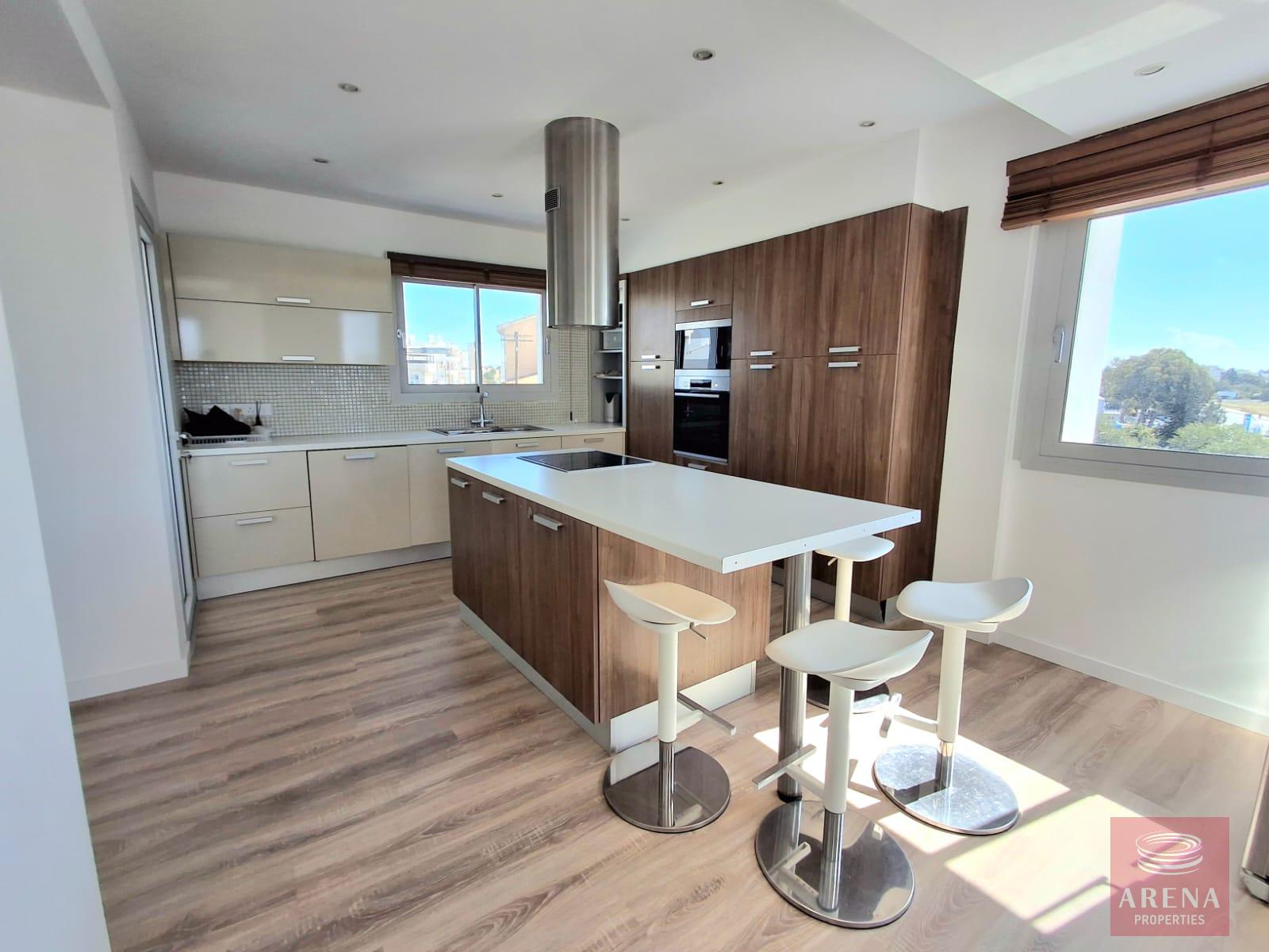 1-4-bed-apt-for-rent-9433-5