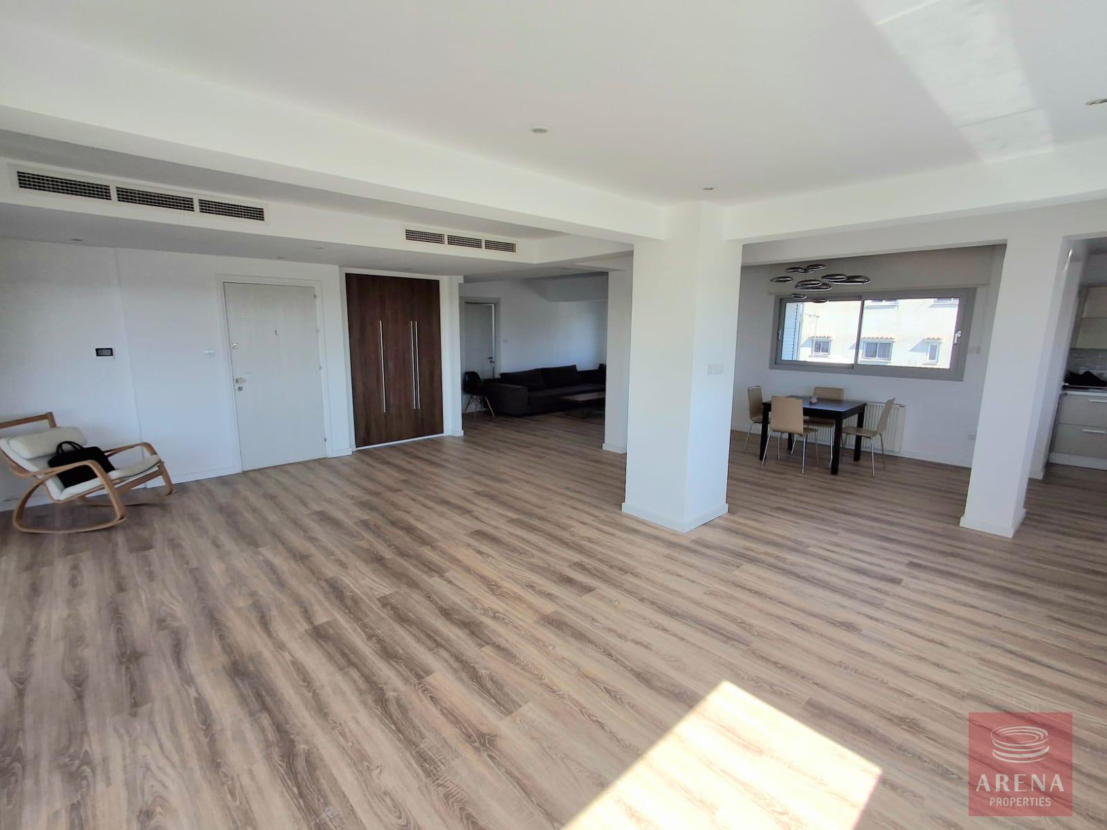 1-4-bed-apt-for-rent-9433-6