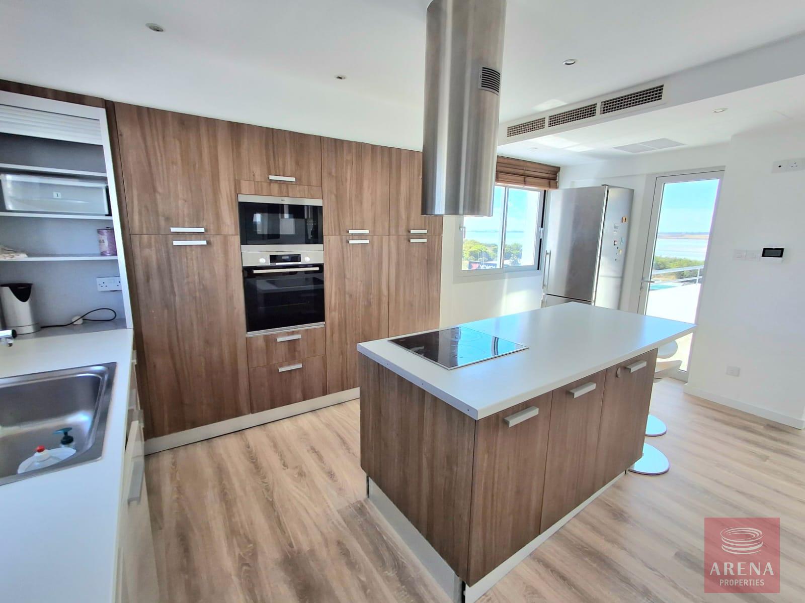 1-4-bed-apt-for-rent-9433-8