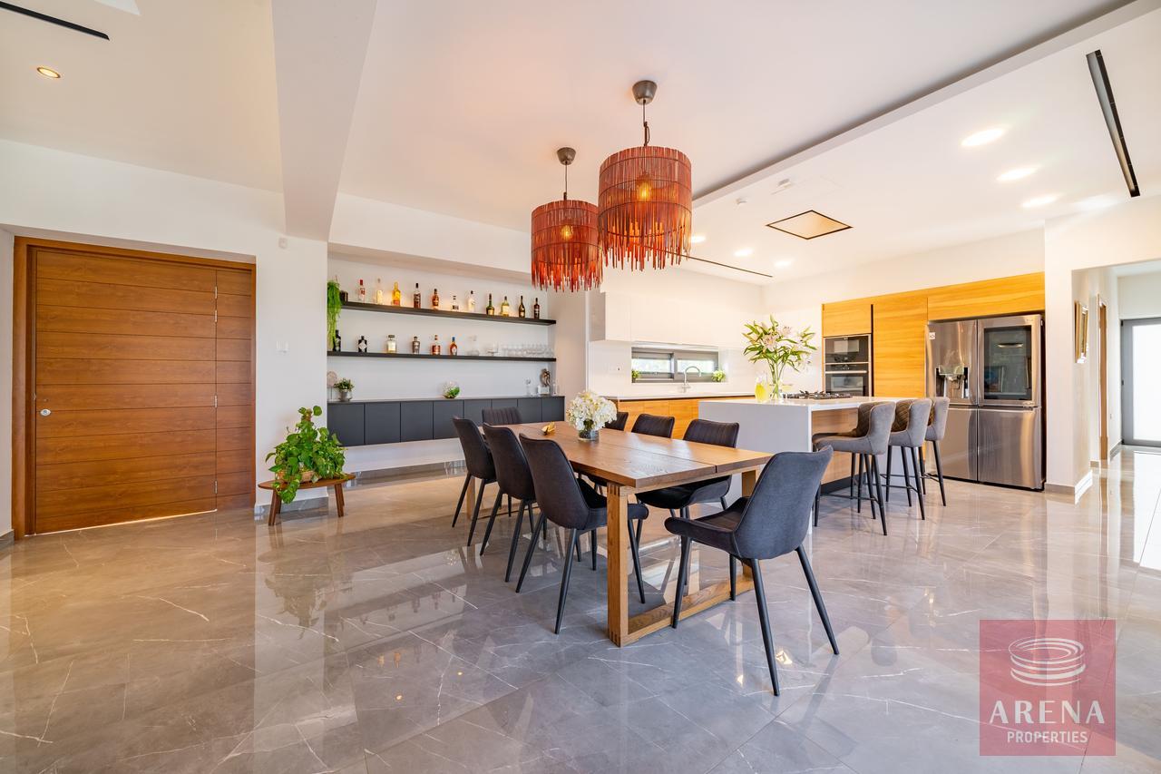 1-5-BED-BUNGALOW-9466-3