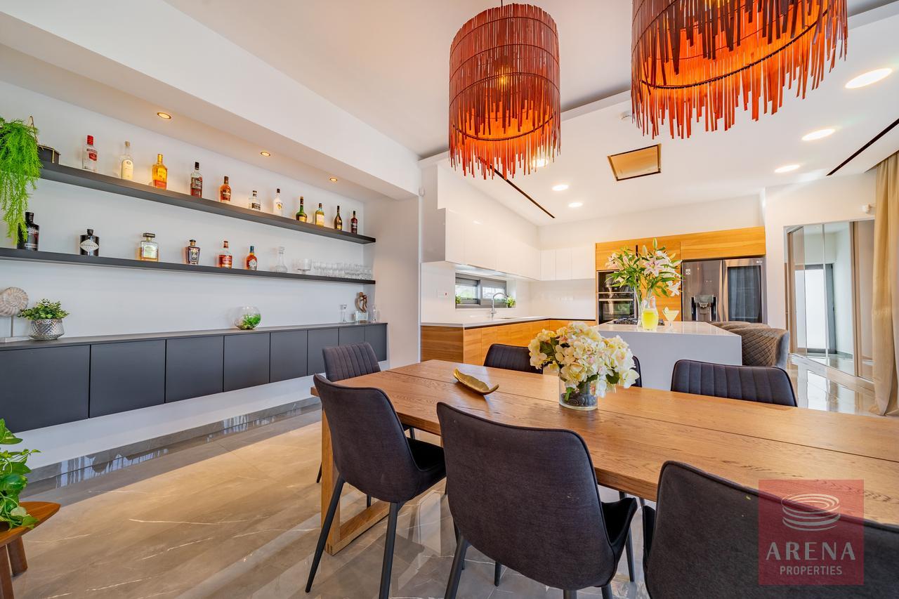 1-5-BED-BUNGALOW-9466-8