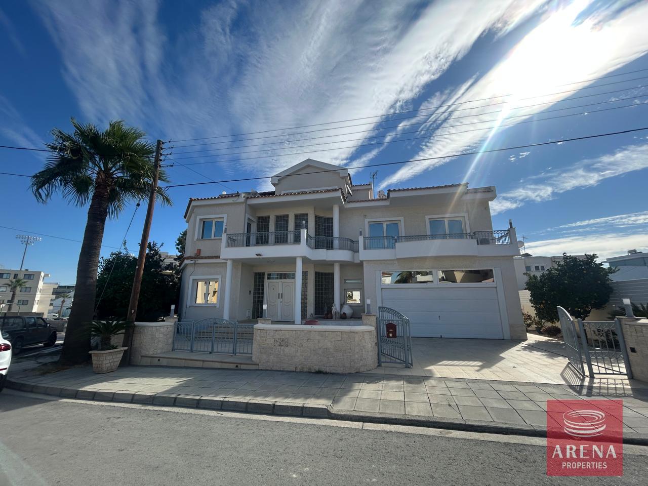 1-5-BED-VILLA-IN-LARNACA-8878