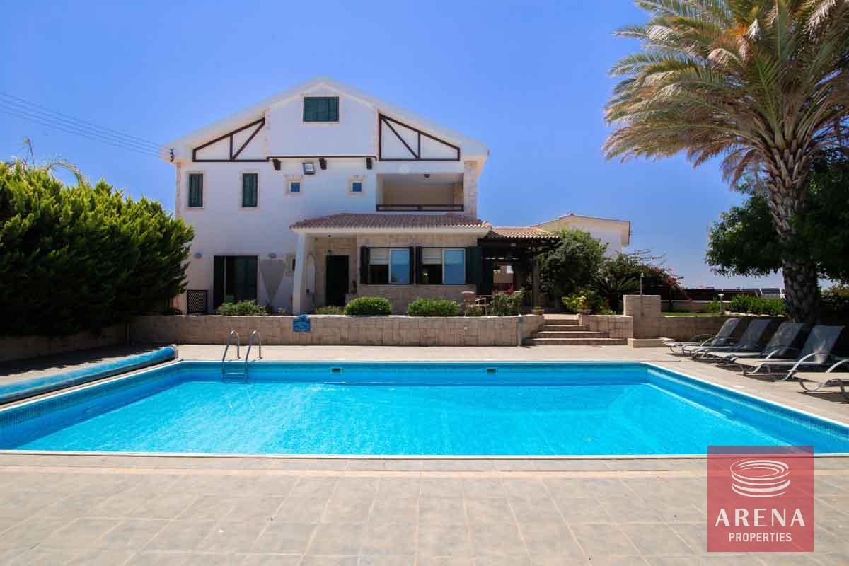 1-5-bed-villa-in-Paralimni-6482