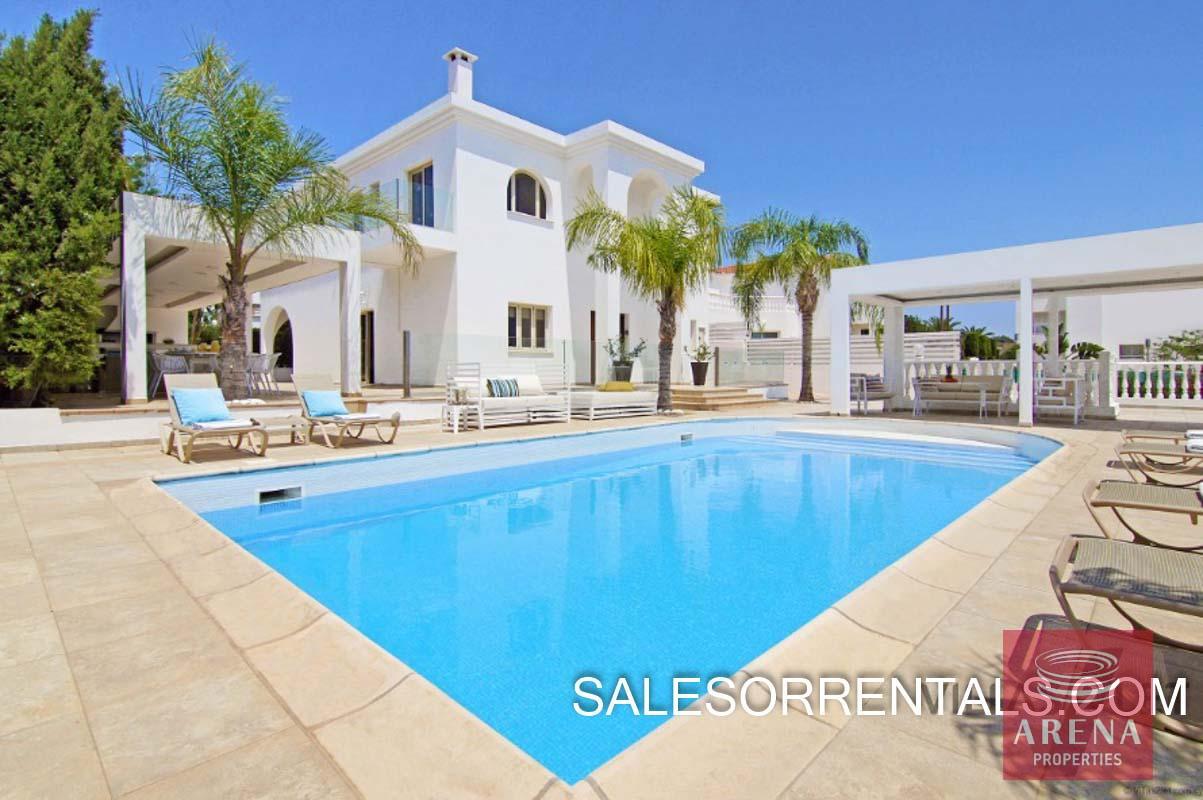 1-6-BED-villa-in-paralimni-5449