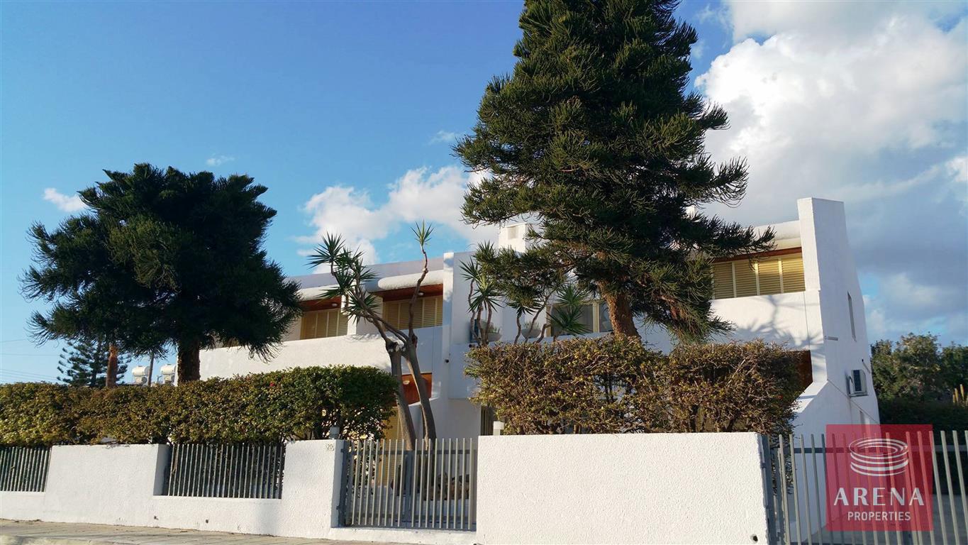 1-6-bed-villa-for-sale-in-ayia-napa-1