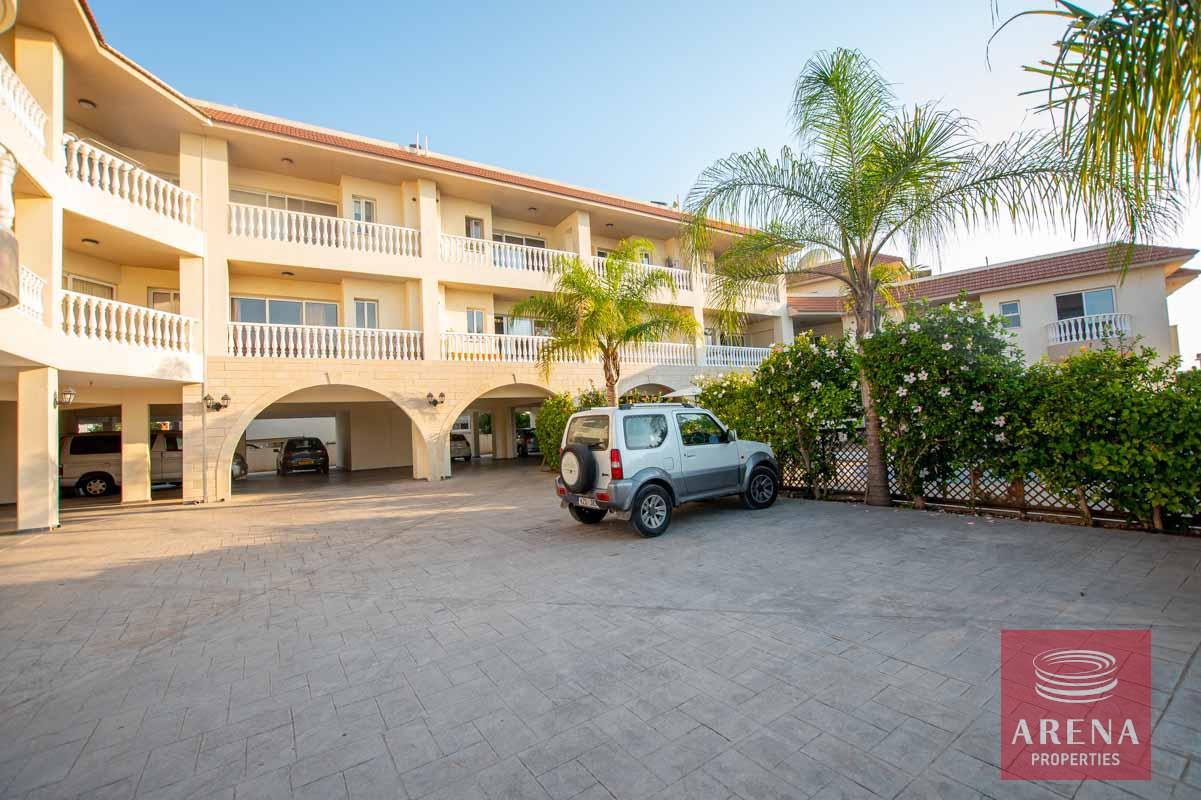 1-APT-DERYNIA-5331_0