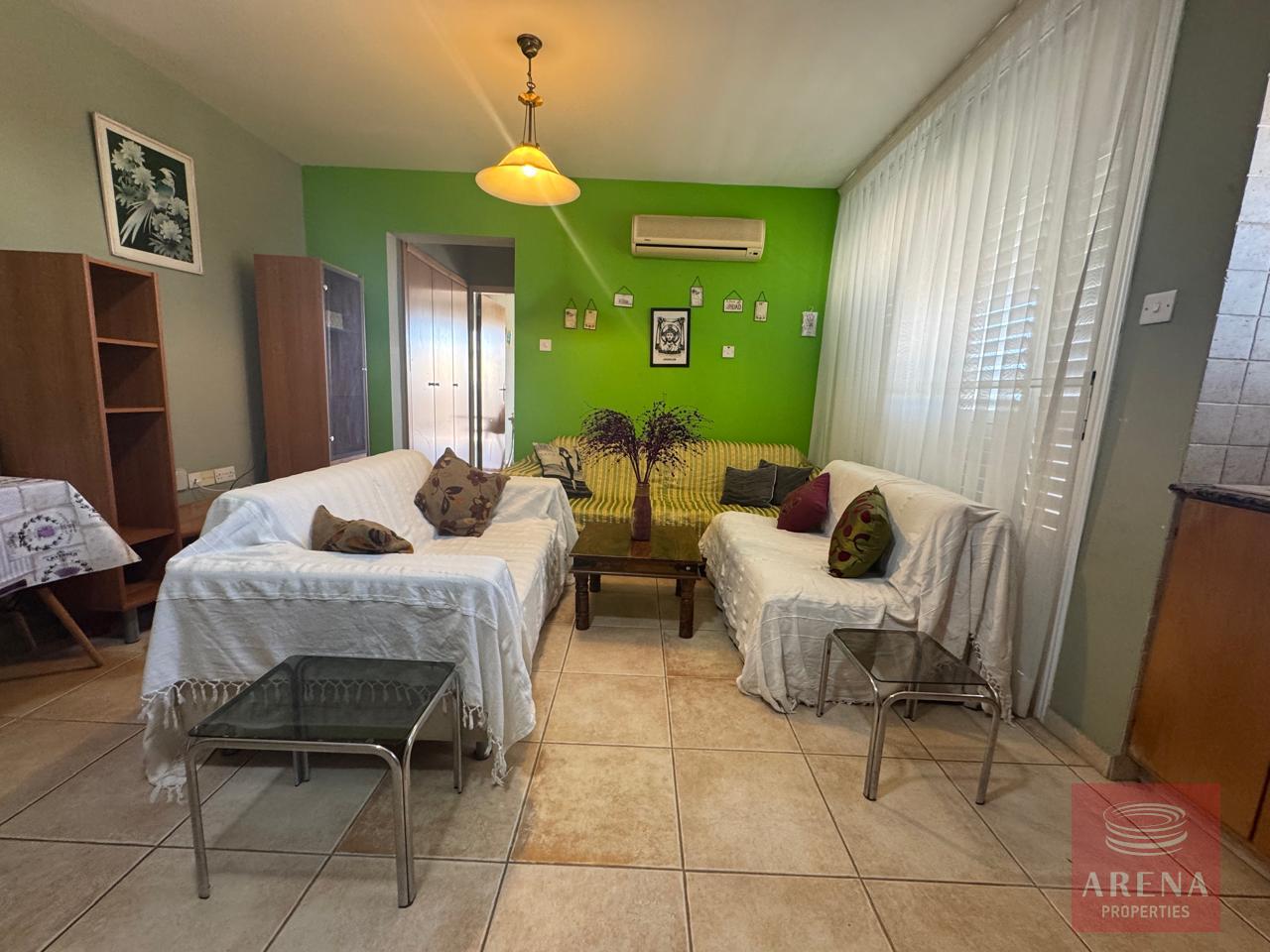 1-APT-IN-DERYNIA-9788-3-1