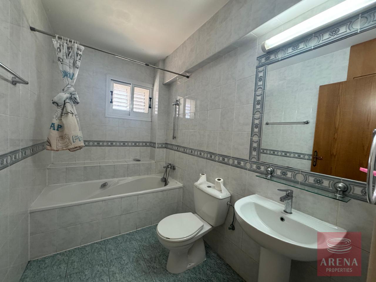 1-APT-IN-DERYNIA-9788-4-1