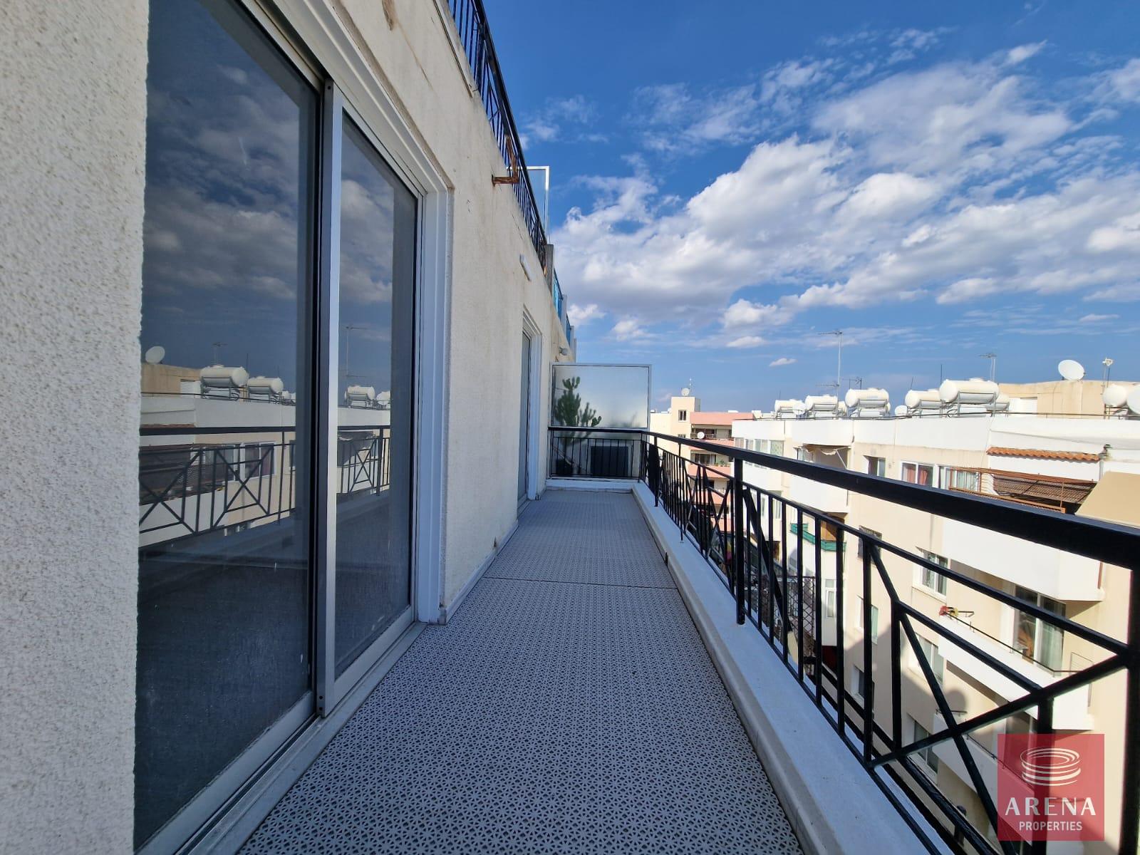 1-APT-IN-DROSHIA-7470