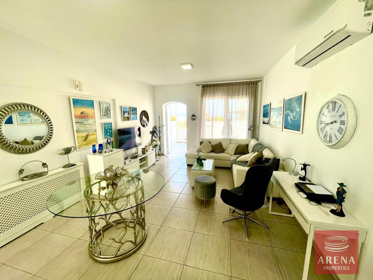 1-APT-IN-PROTARAS-9256