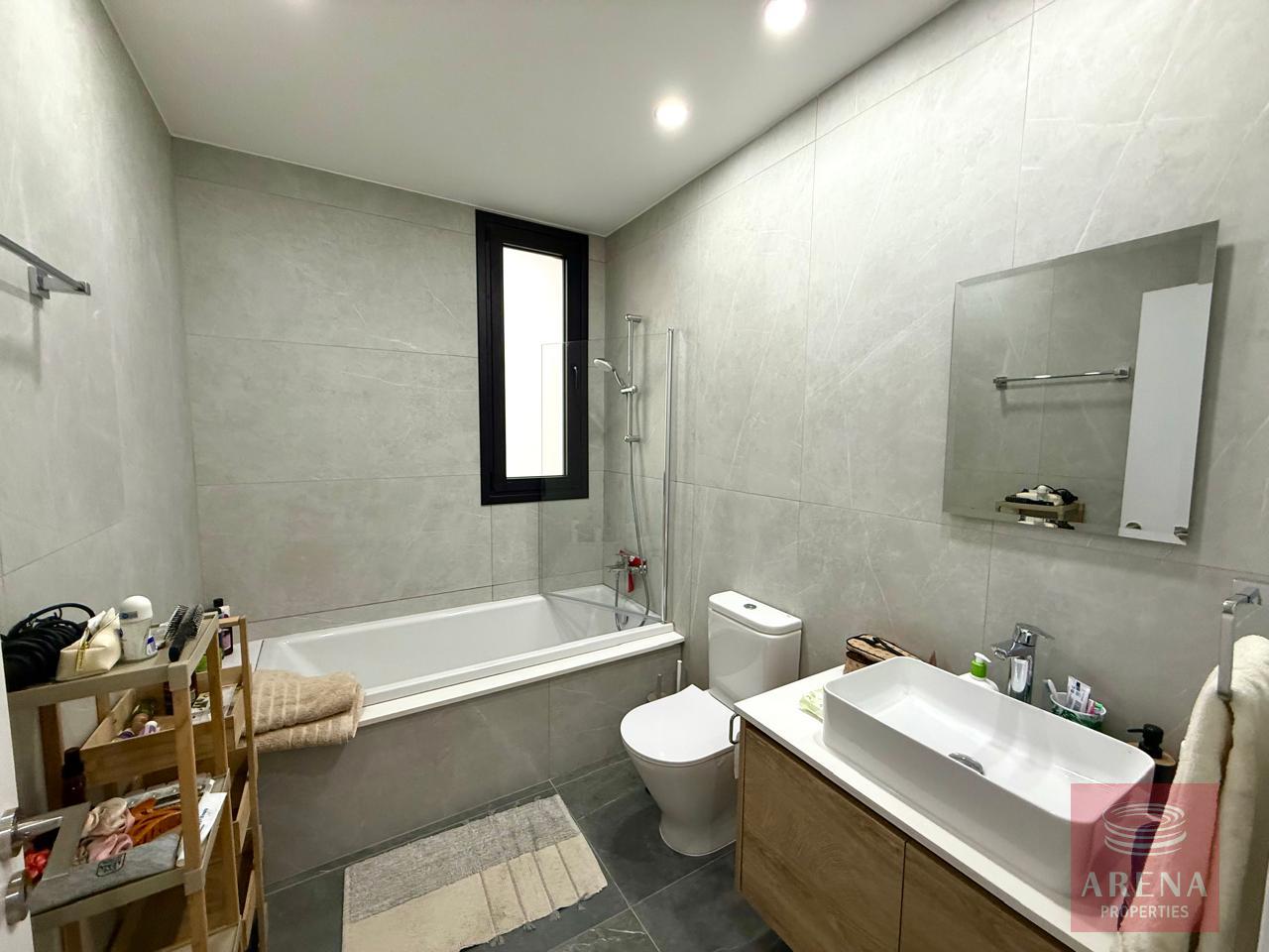 1-APT-SALE-LIVADIA-10389-13-3