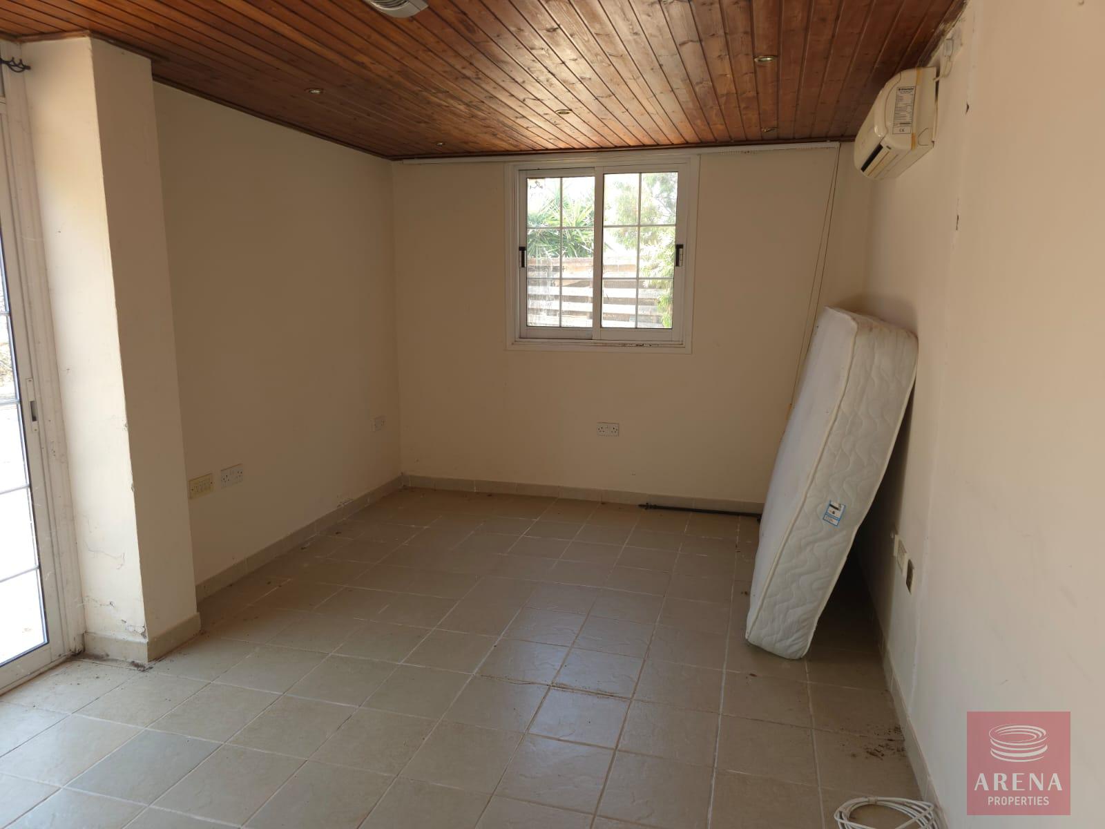 1-HOUSE-IN0OROKLINI9430-4