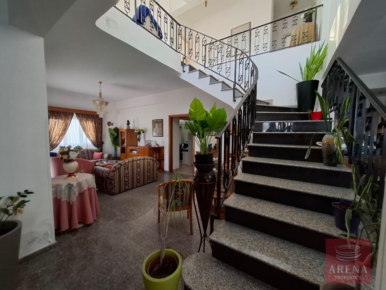 1-HOUSE-KITI-10298-10-3