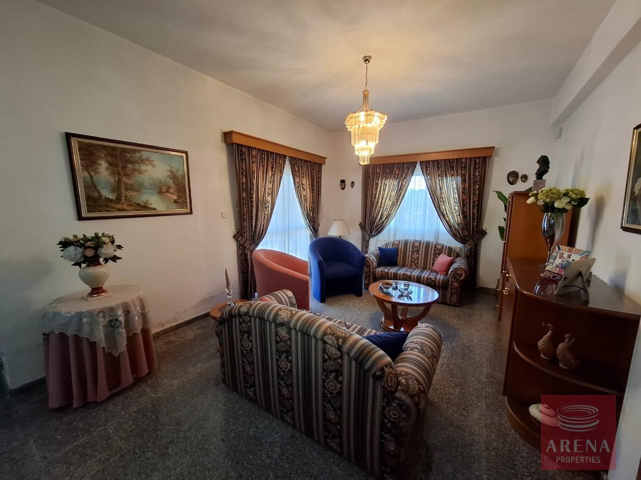 1-HOUSE-KITI-10298-13-3