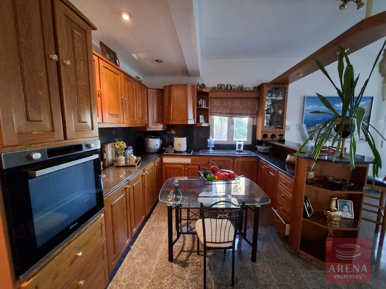 1-HOUSE-KITI-10298-18-3