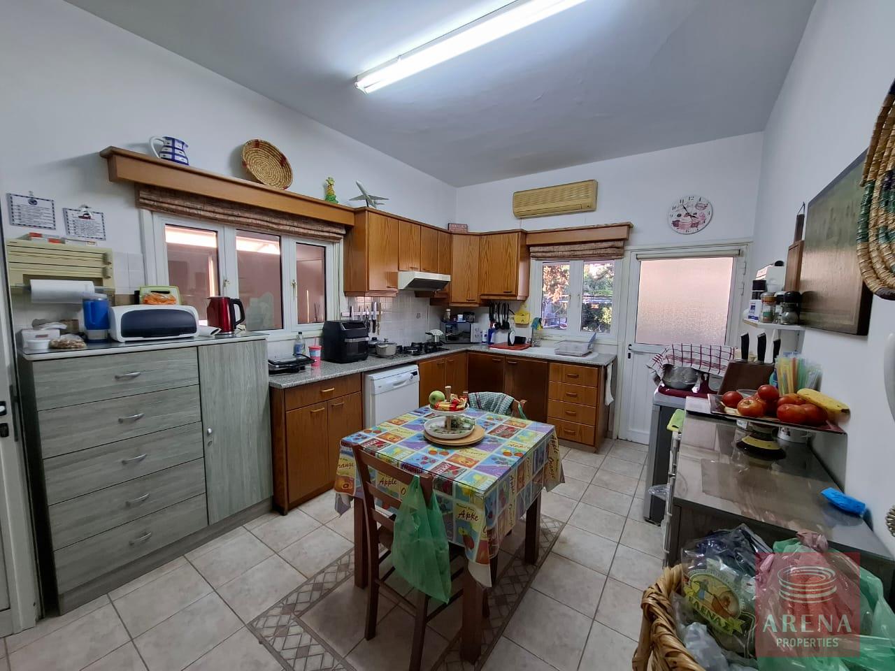 1-HOUSE-KITI-10298-21-3