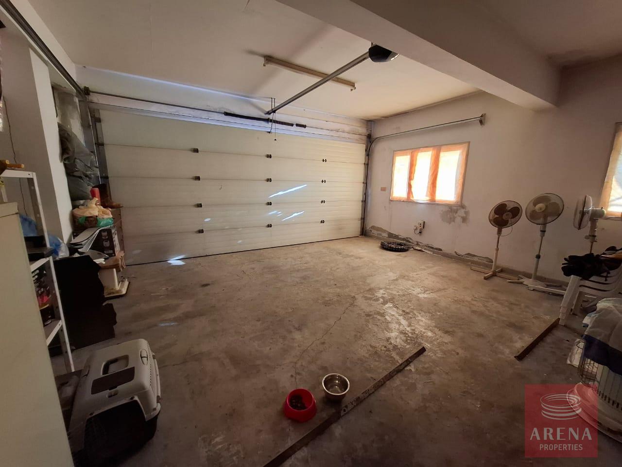 1-HOUSE-KITI-10298-22-3