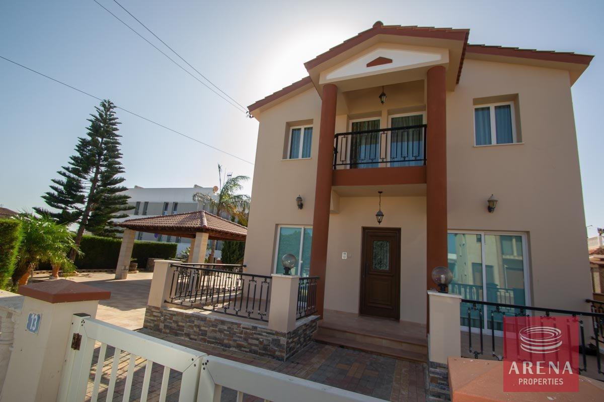 1-House-in-Paralimni-5409-2