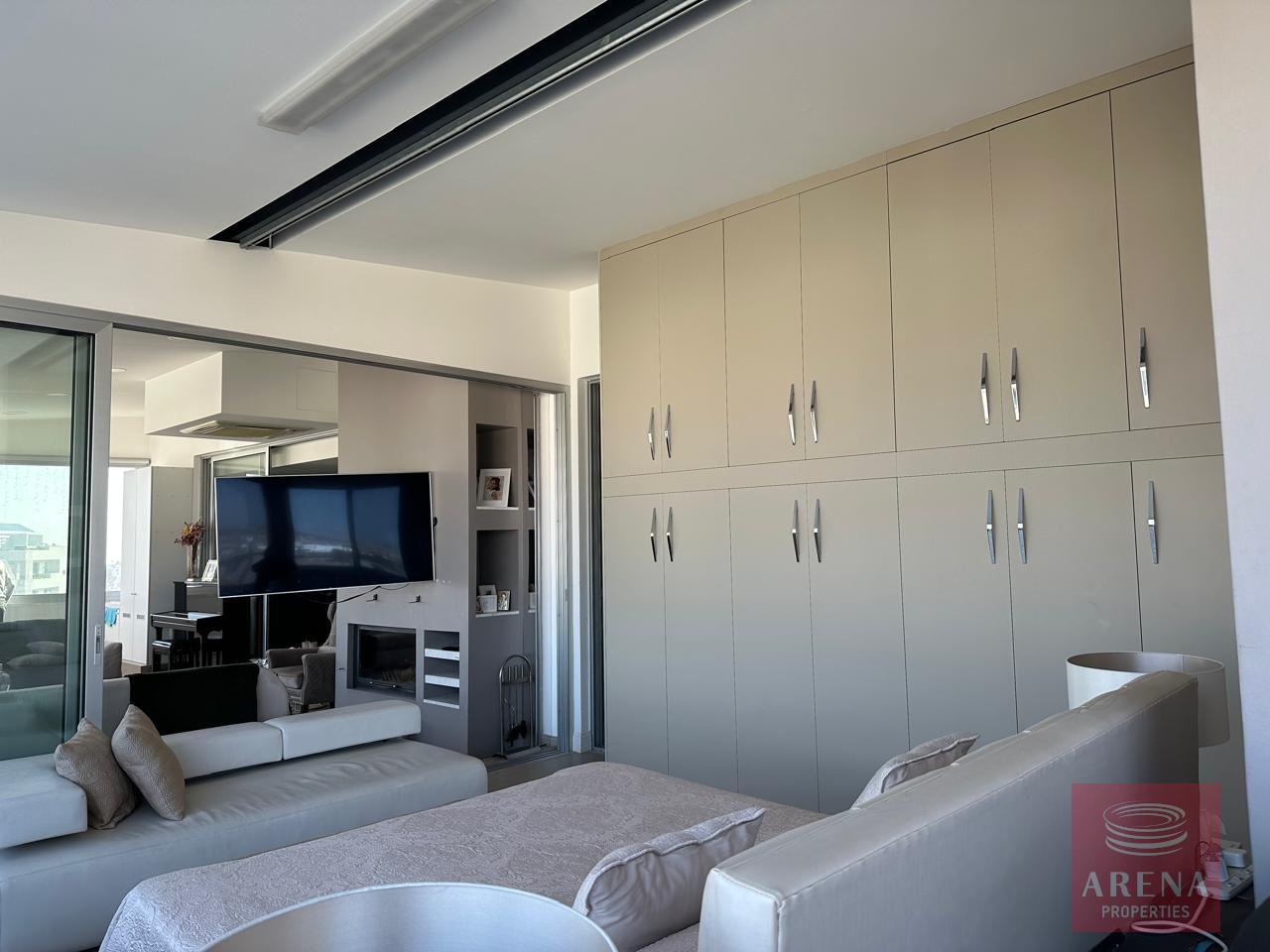 1-PENTHOUSE-ARADIPPOU-10484-10