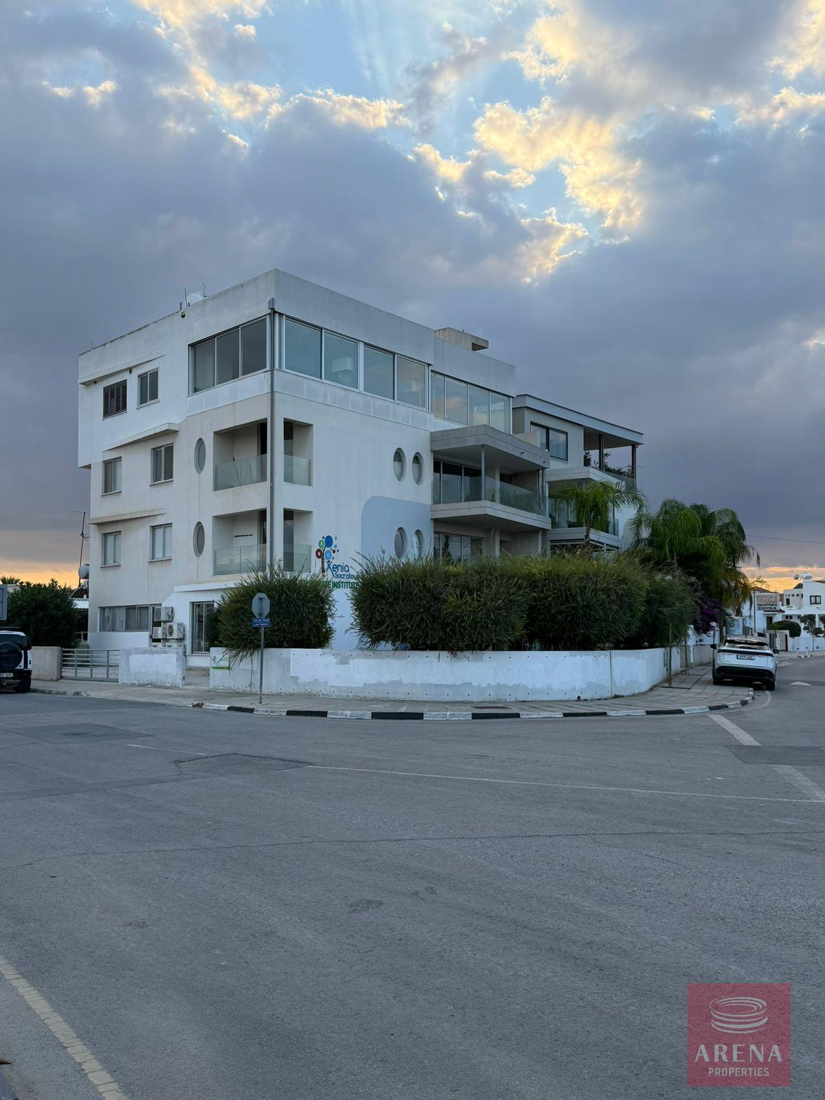 1-PENTHOUSE-ARADIPPOU-10484-12