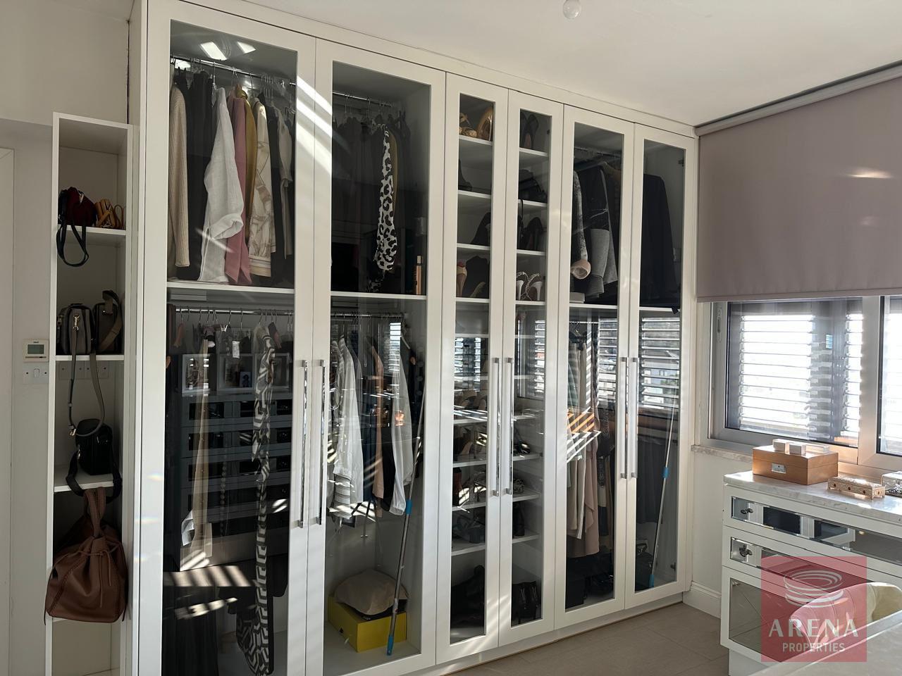 1-PENTHOUSE-ARADIPPOU-10484-24