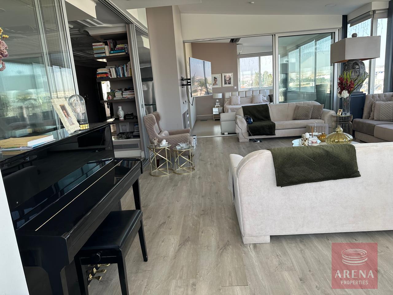 1-PENTHOUSE-ARADIPPOU-10484-26