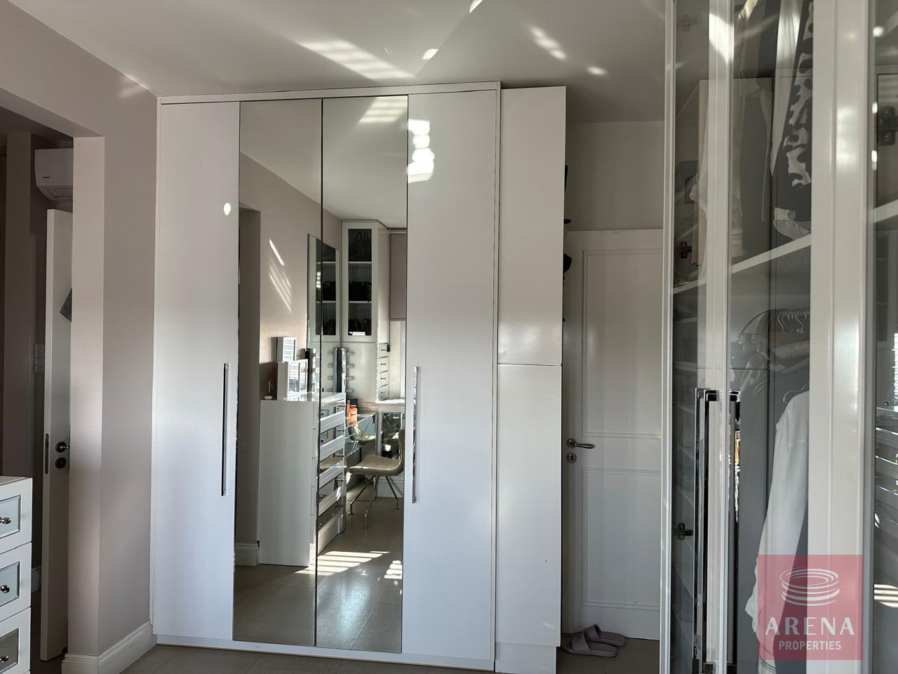 1-PENTHOUSE-ARADIPPOU-10484-34